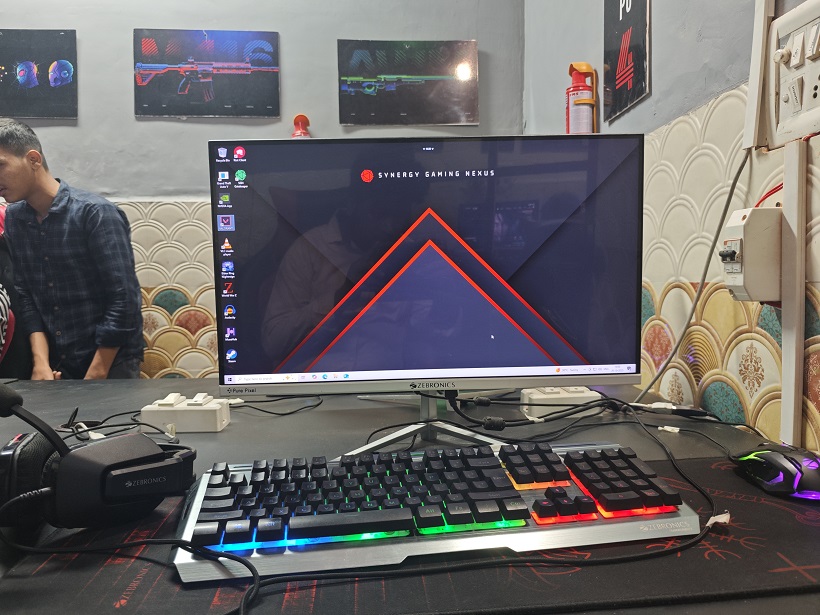 Professional racing wheel for driving games